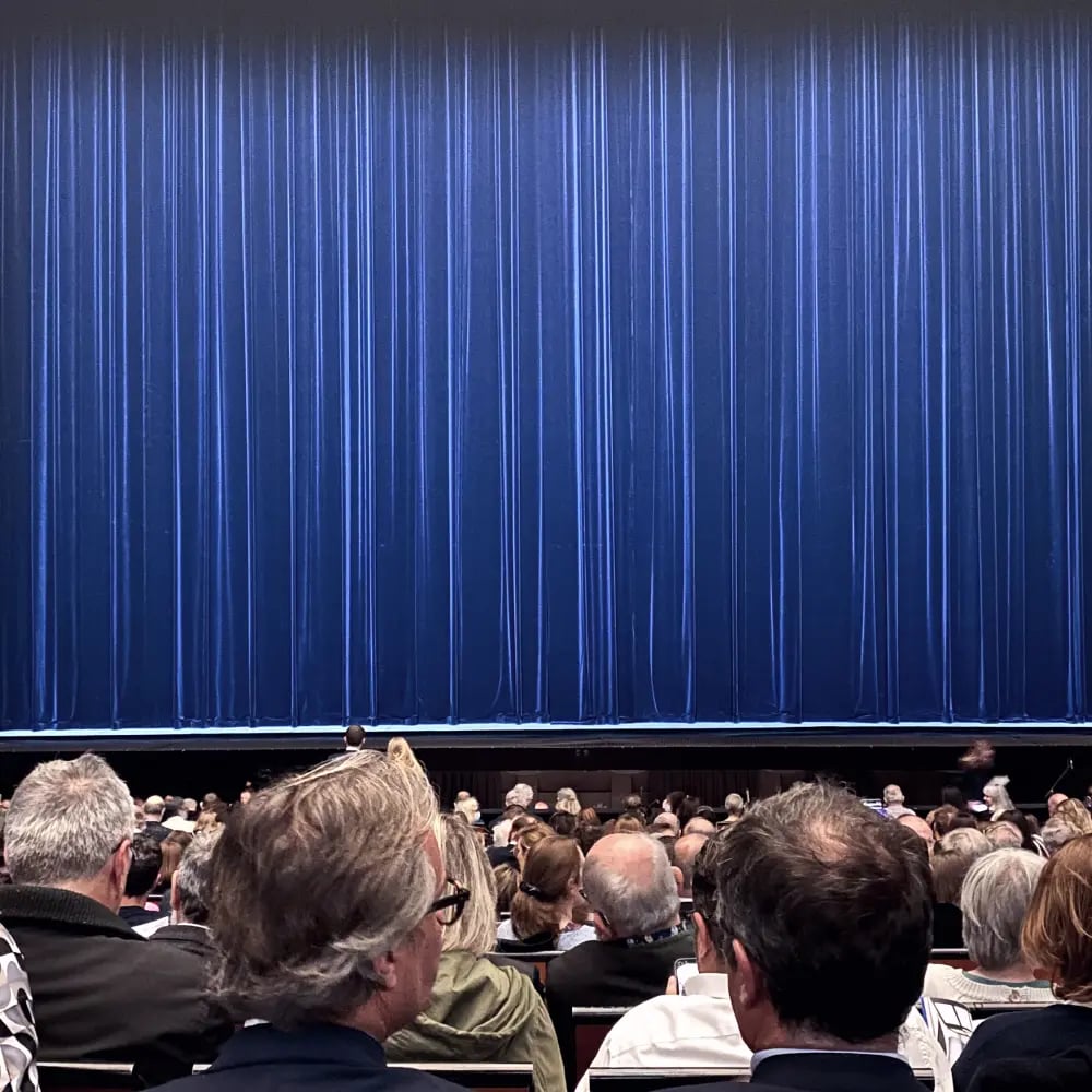 Scène de l'opéra de Paris après expérience